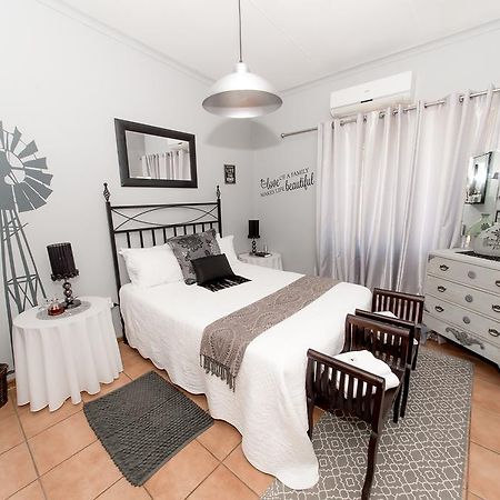 Tarentaalrand Guesthouse アピントン エクステリア 写真
