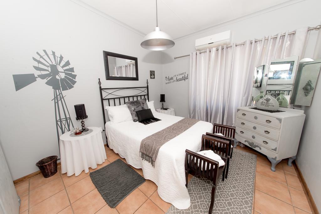 Tarentaalrand Guesthouse アピントン エクステリア 写真